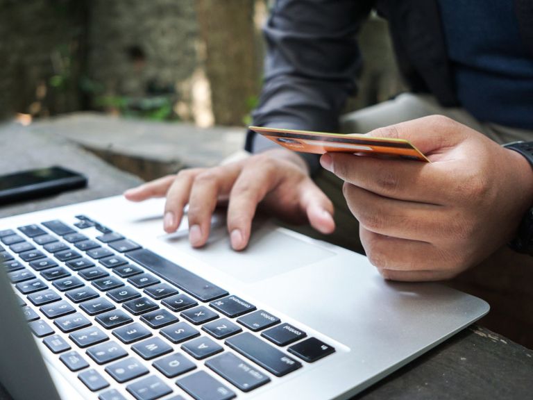 As of February 2024, Bukalapak ranked fifth in monthly web traffic among e-commerce giants in Indonesia. Photo: Getty Images